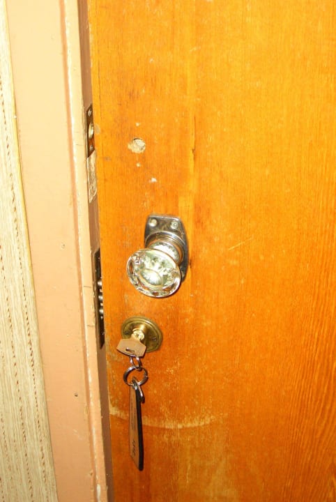 Entry door with lock Hotel Zvezdnaya
