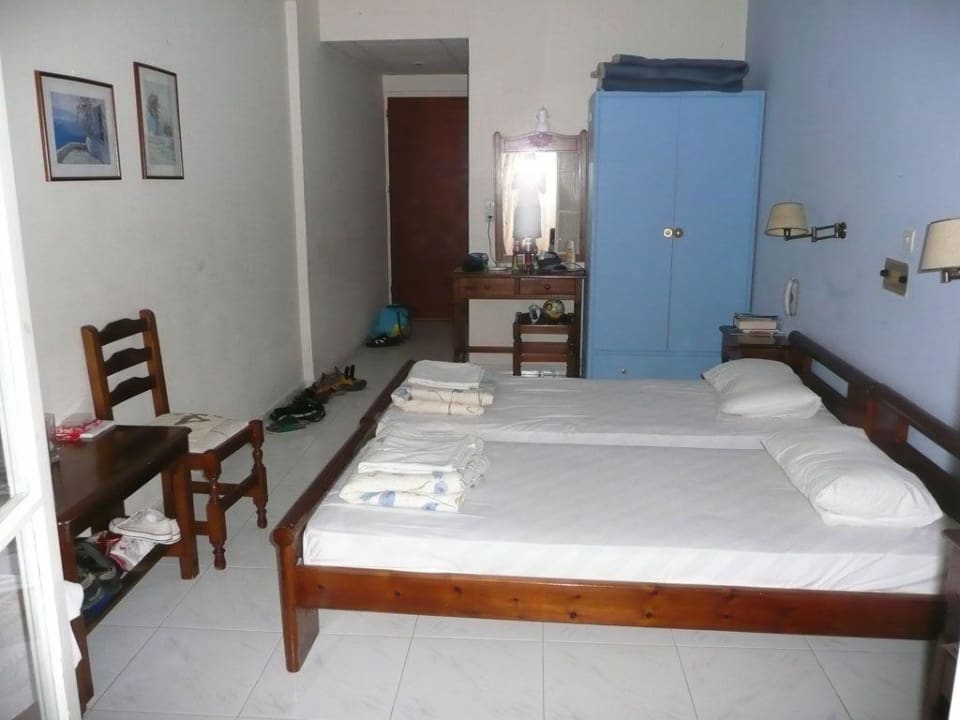 Familienzimmer Schlafraum Gang Kasten Porto Koukla Beach