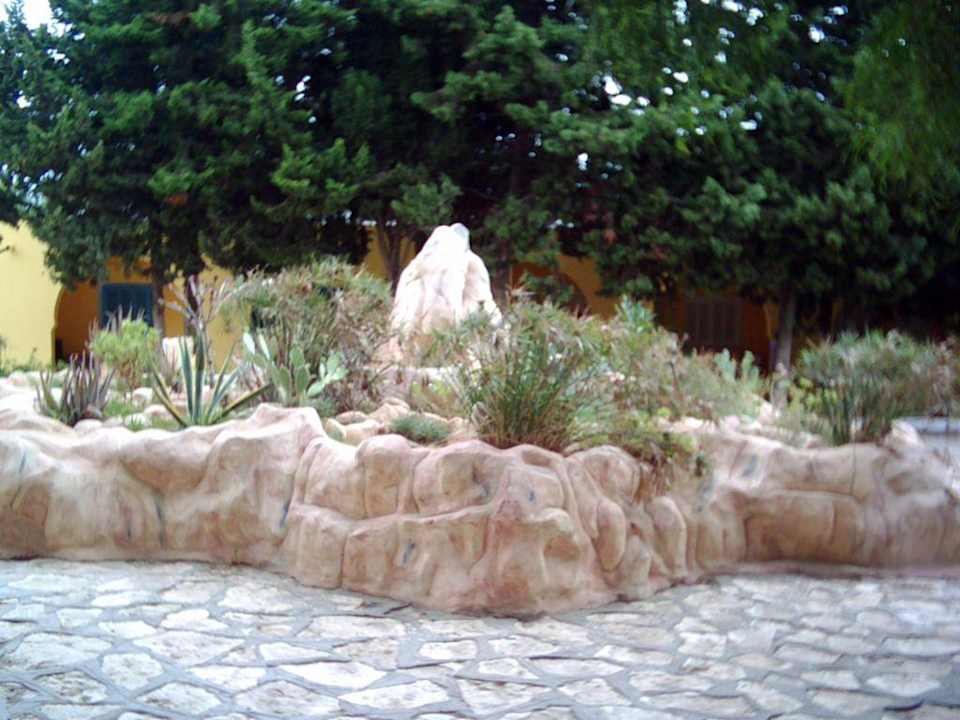 Schöne Bepflanzung Hawai Beach Club