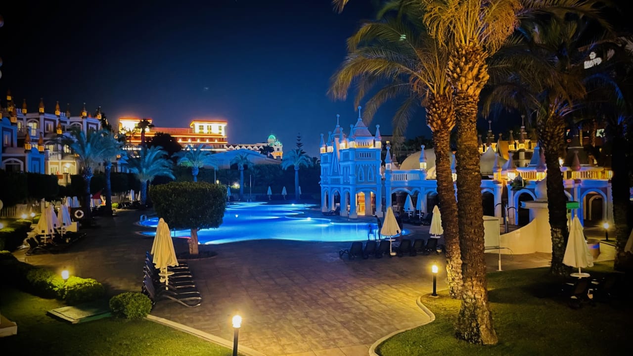 Pool Kamelya Aishen Club