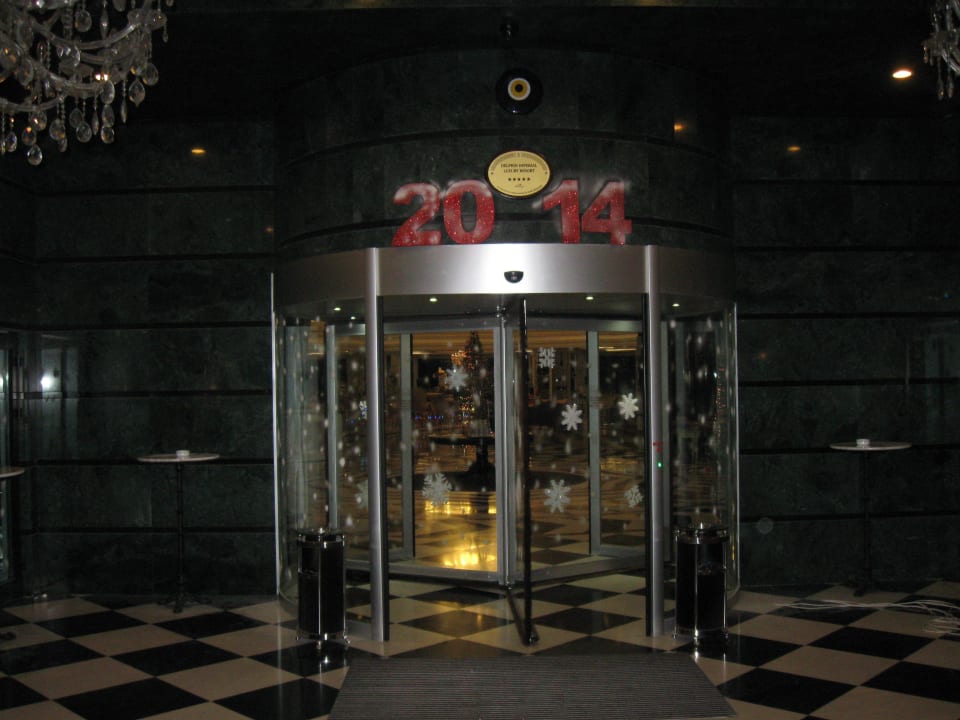 Eingangsbereich weihnachtliche Deko Hotel Delphin Imperial
