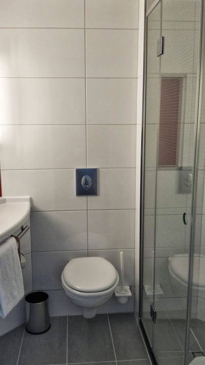 Bad/Dusche im Doppelzimmer ibis Berlin Kurfürstendamm