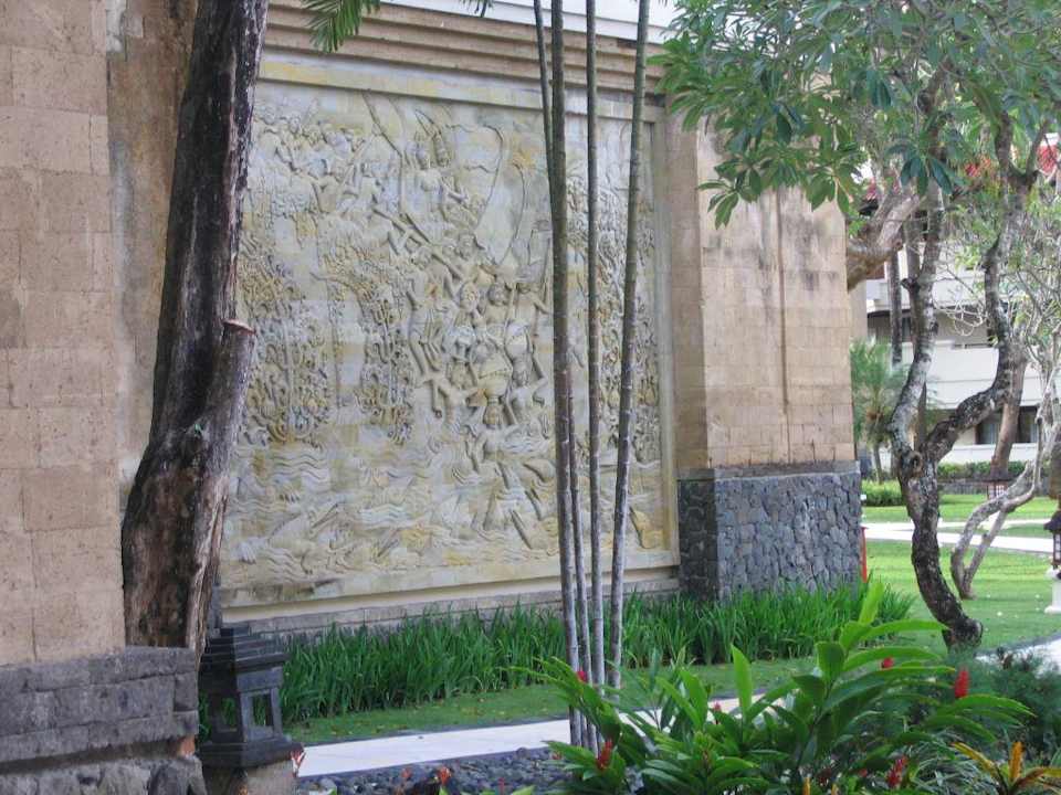 Relief am 4000-er Flügel InterContinental Bali Resort