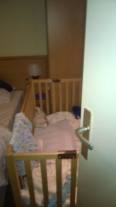 1 Schlafzimmer was recht klein ist Center Parcs De Kempervennen