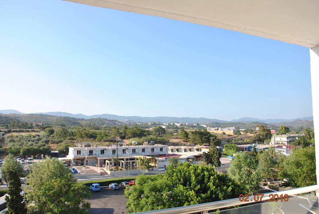 Gartenseite Doreta Beach Resort & Spa