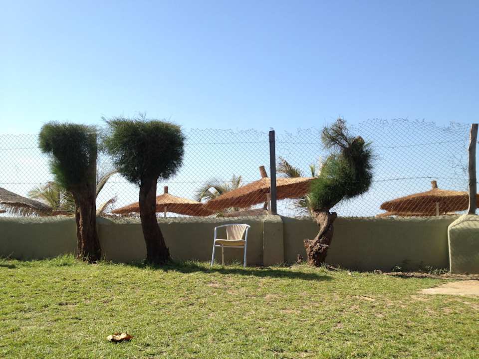 Vor dem Strand The Kairaba Beach Hotel