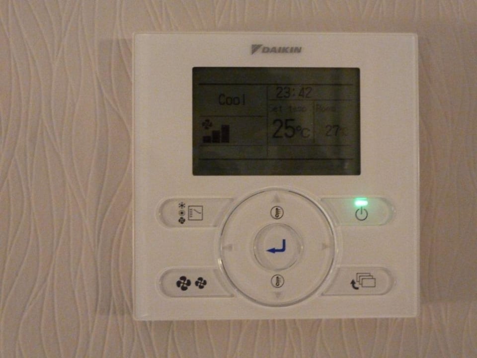 Digitale Klimasteuerung im Zimmer Hotel Wellamarin