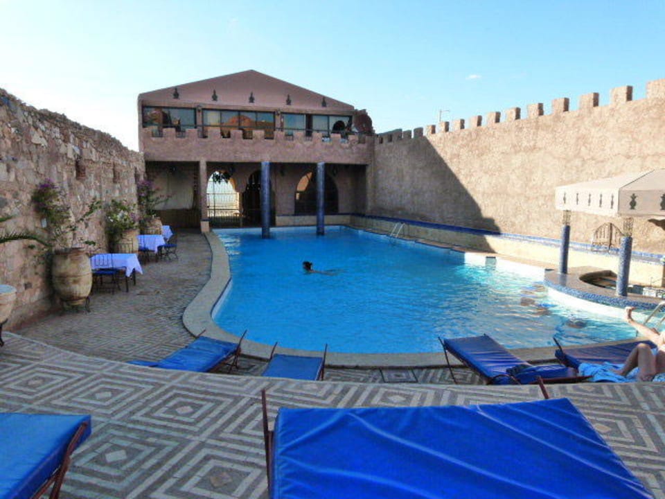Farnienté à la piscine Hotel Kasbah Le Mirage