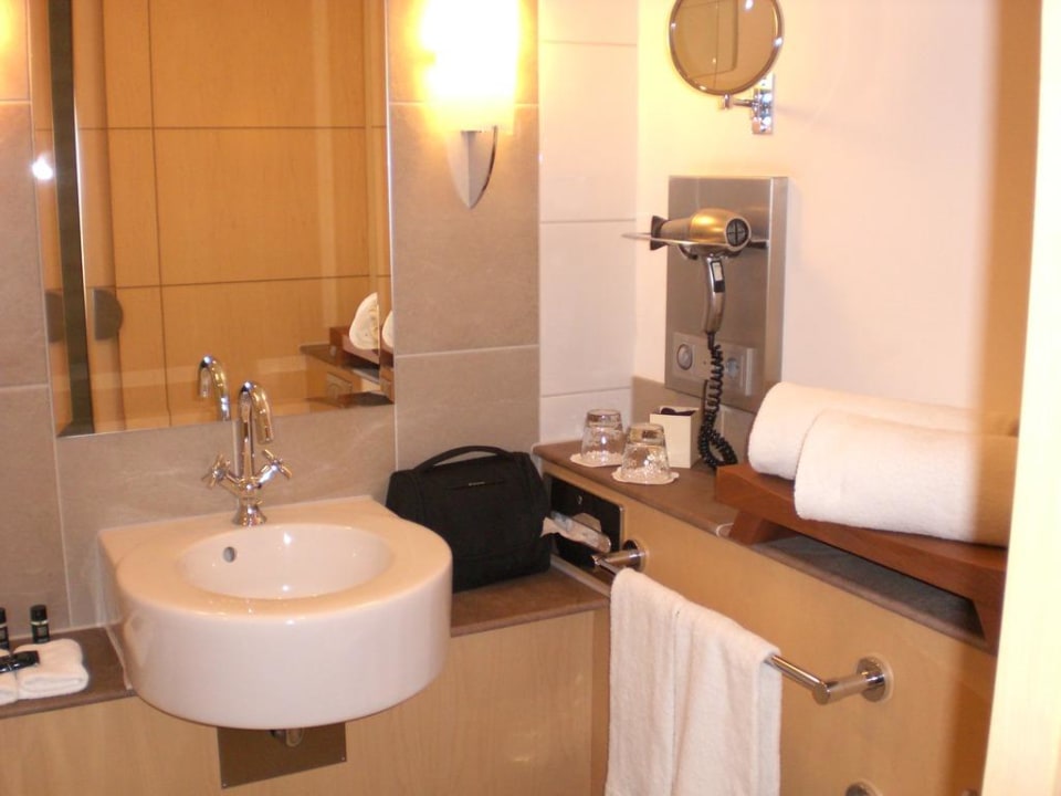 Blick ins Bad Hotel Mondial am Dom Cologne- MGallery