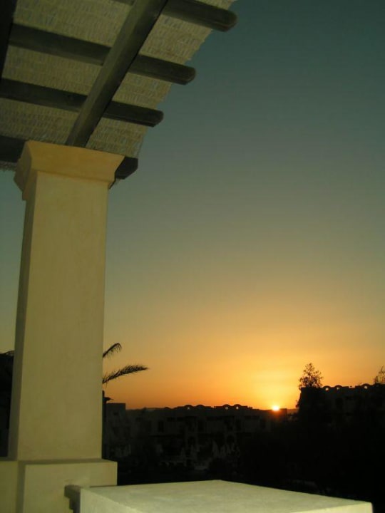 Die Sonne geht um 17.51 Uhr Three Corners Rihana Resort Deluxe