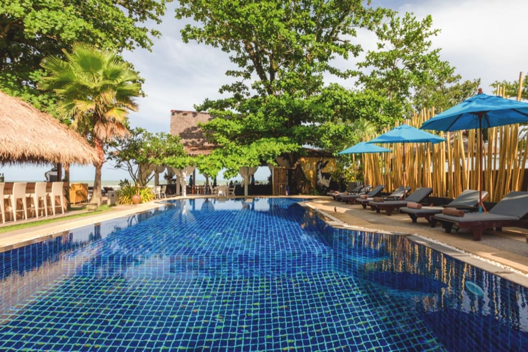 Pool Ocean Breeze Resort