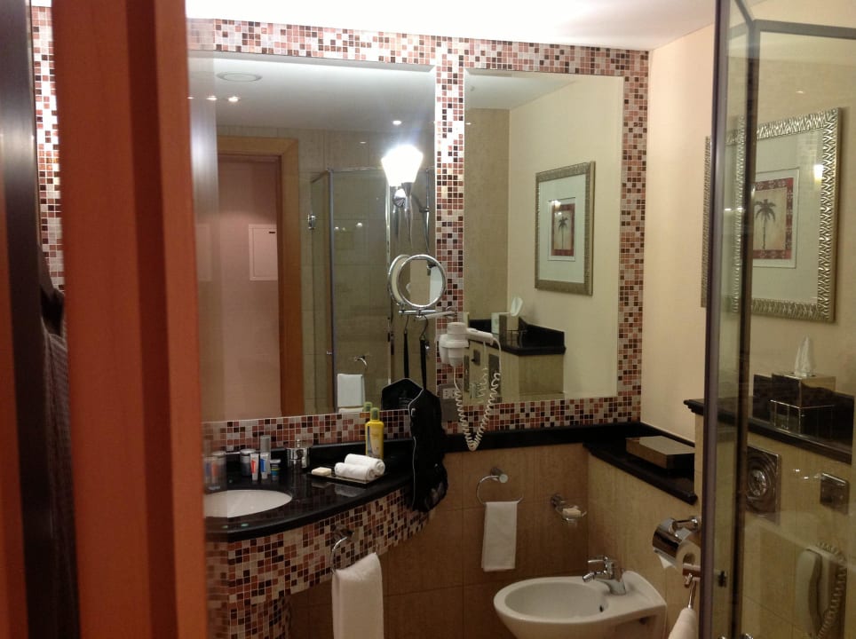 Bad in Zimmer 2702 Fairmont Dubai