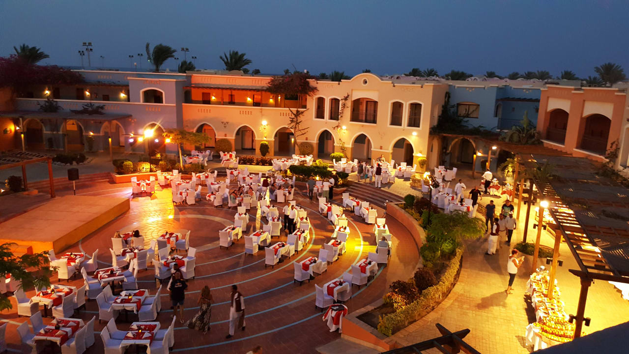 Beim Abendessen auf der Aussenterrasse Jaz Dar EL Madina