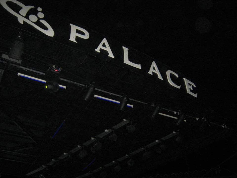 Theaterbereich Saturn Palace Resort Hotel