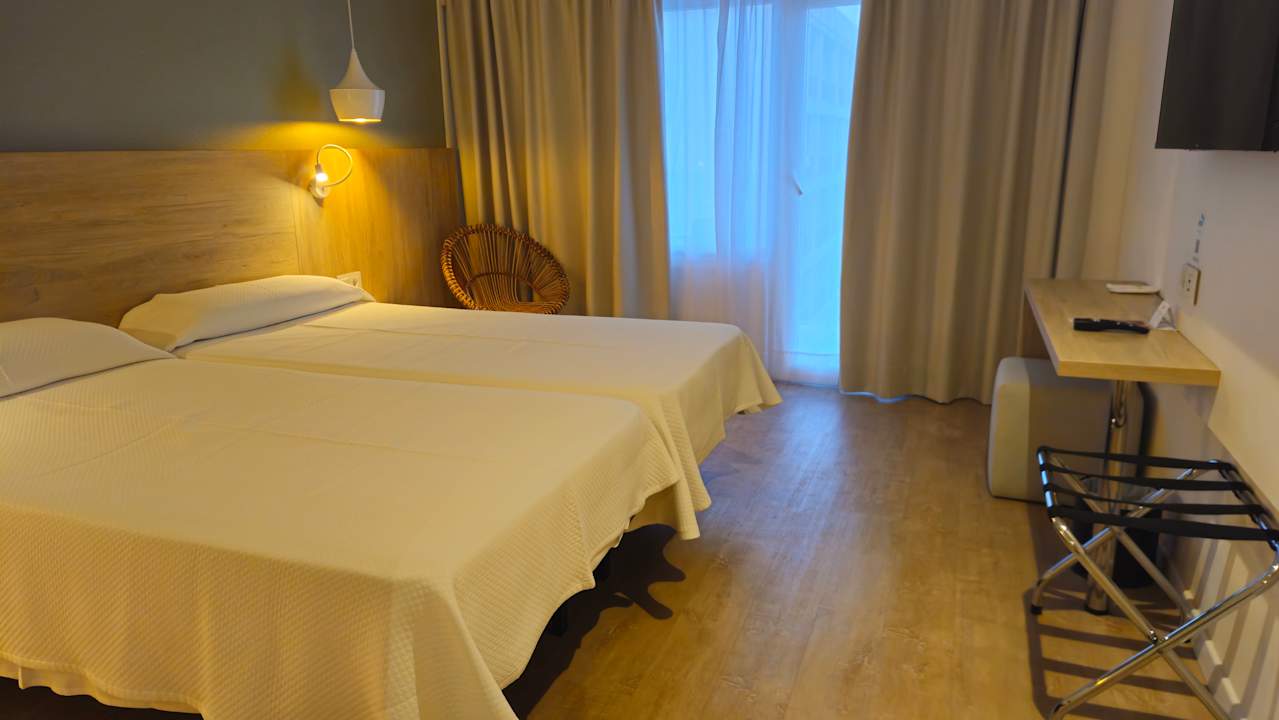 Zimmer HSM Regana - Adults Only