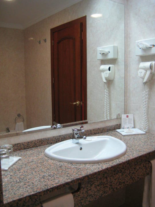 Waschtisch im Standard-Doppelzimmer PortoBay Blue Ocean