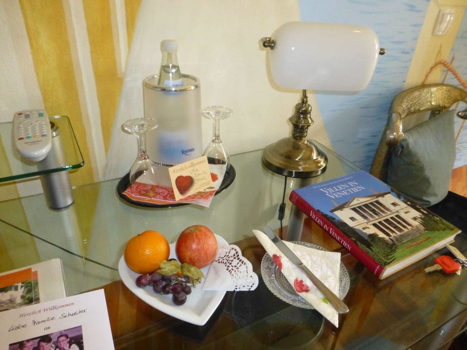 Zur Begrüßung Obst und Wasser PARK VILLA zentral am Mittelrhein