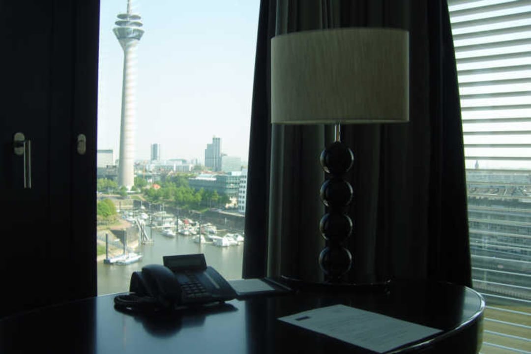 Schreibtisch Hotel Hyatt Regency Düsseldorf