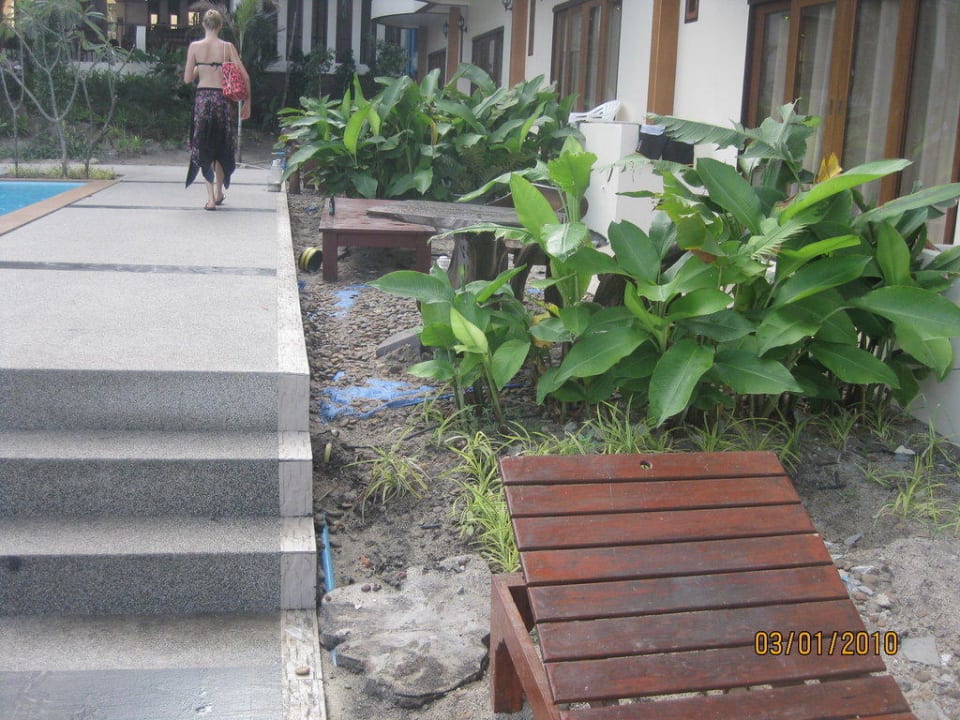 Vor den Zimmern im Erdgeschoss Koh Tao Regal Resort