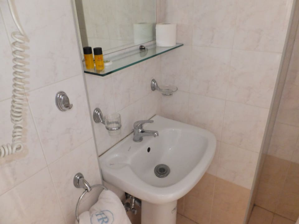 Kleines Bad, aber im großen und ganzen sauber. Hotel Rio Athens