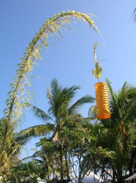 Lampion vor Palmen Padma Resort Legian