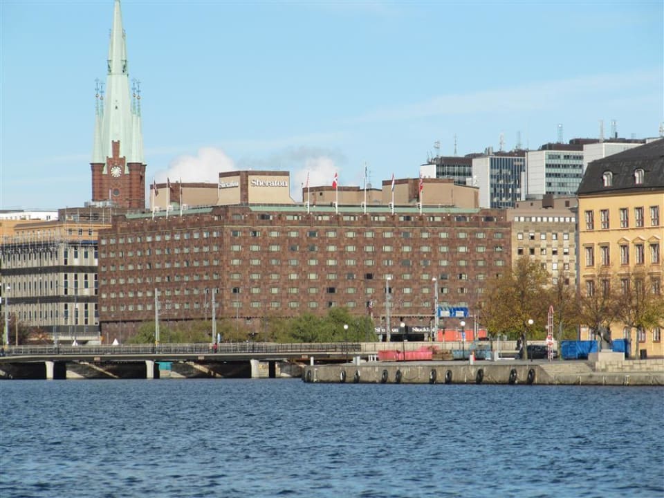 Hotel vom Wasser (Süden) aus Hotel Sheraton Stockholm