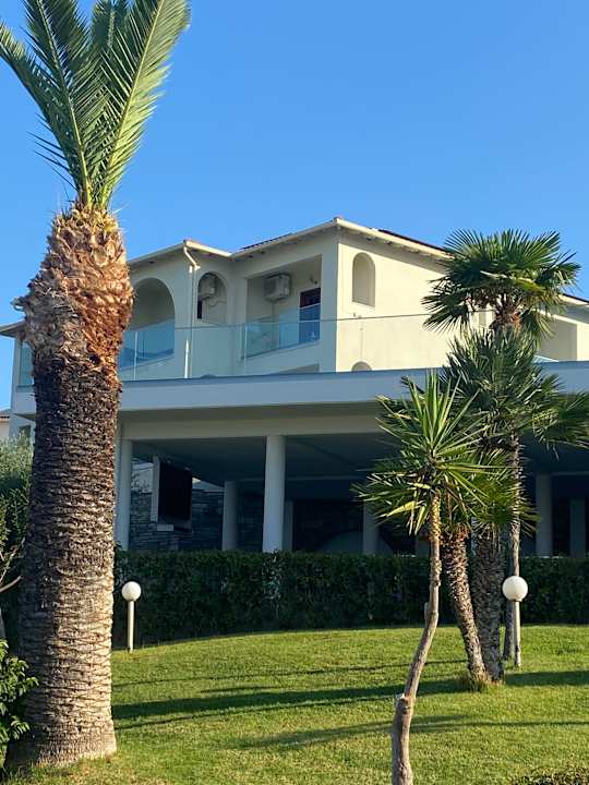 Gartenanlage Akrathos Beach Hotel