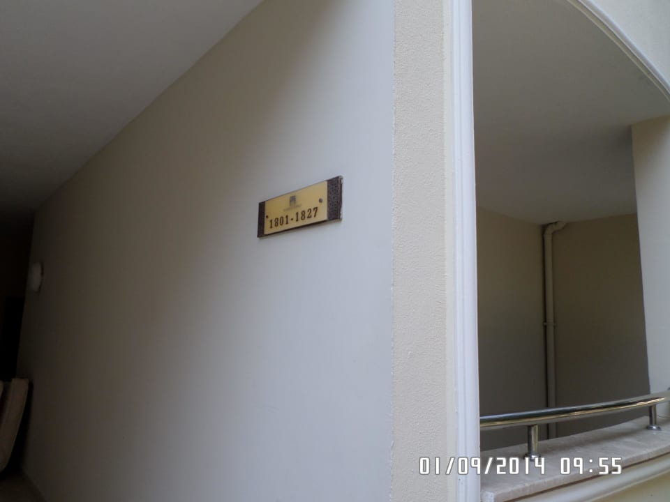 Eingang von wohnblock 1801-1827 Kamelya Aishen Club