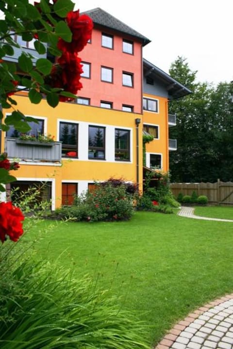 Große Gartenfläche Bliem's Familienhotel