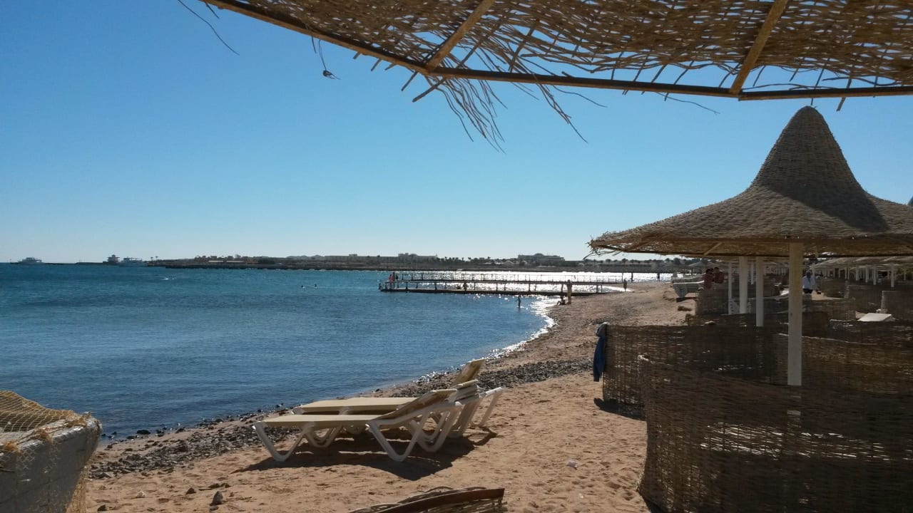 Sonnen-"Hüte" Aladdin Beach Resort