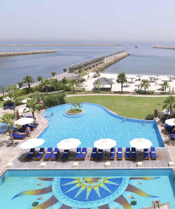 Swimming Pool Radisson Blu Resort Sharjah