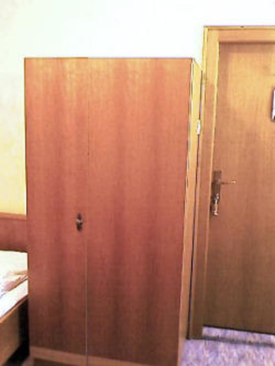 Kleiderschrank Nala individuellhotel