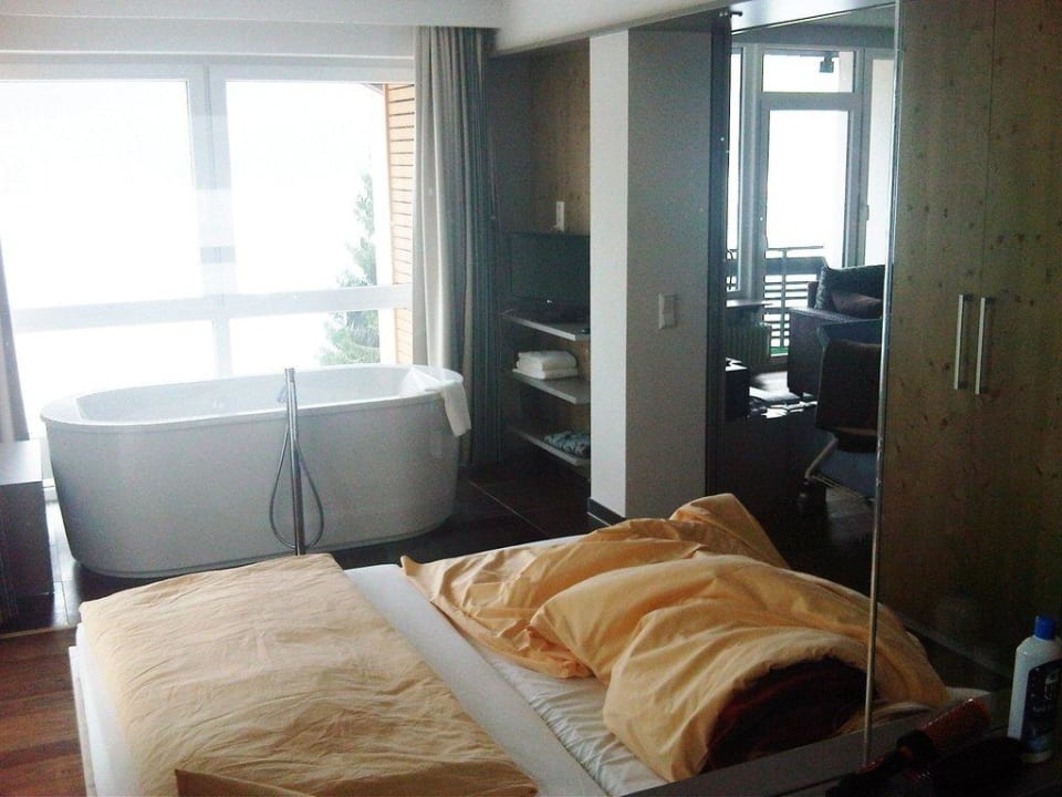 Aus dem Bad Richtung Schlafzimmer/Bett Seehotel Wiesler