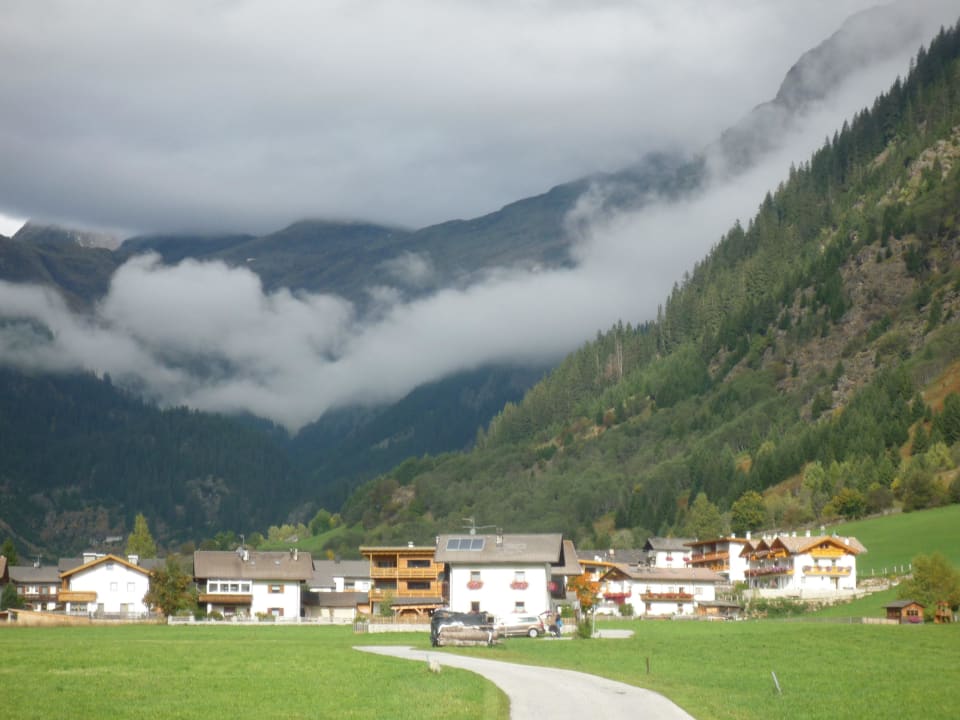 Blick im Tal Sonklarhof
