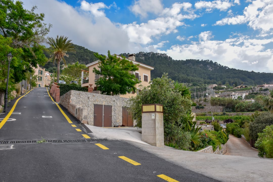 Weg in Dorf ist steil aber nach ca 300 Metern hat man es ges Hotel Sa Coma de Banyalbufar
