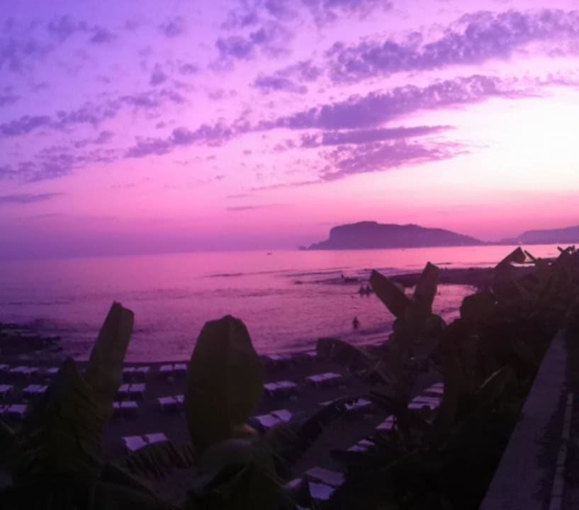 Ausblick Abends nach Alanya Grand Uysal Beach & Spa Hotel