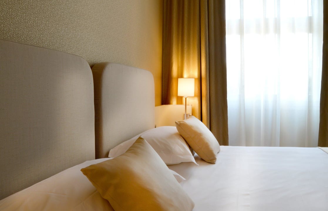 Bed detail Hotel Palazzo Esedra