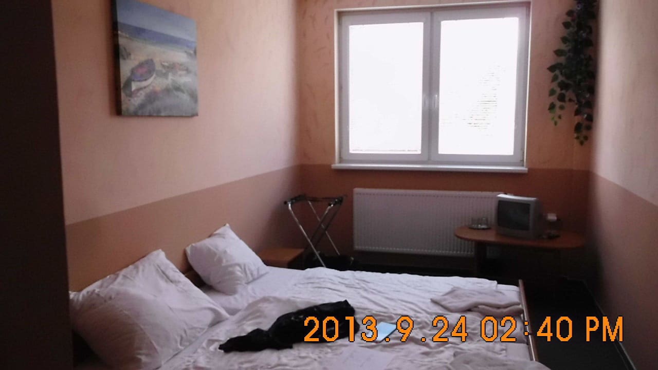 Zimmer mit (defekten) TV Hotel Arko