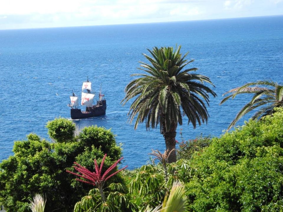 Die Santa Maria zieht vor der Galo Anlage vorbei Sentido Galosol