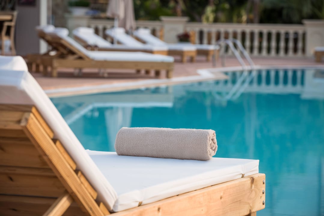 Swimming pool Notos Heights Hotel & Suites