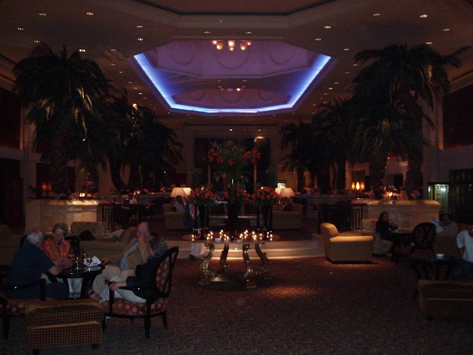 Barbereich in der Lobby Le Grand Amman Managed by Accor