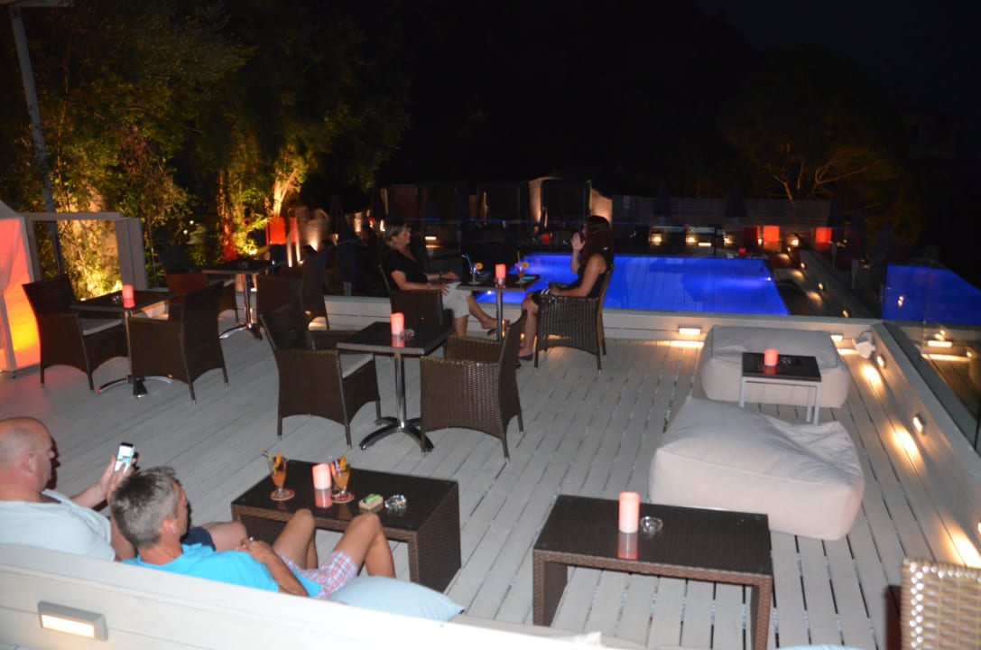 Die Poolbar am Abend Marilena Sea View Hotel - Adults only