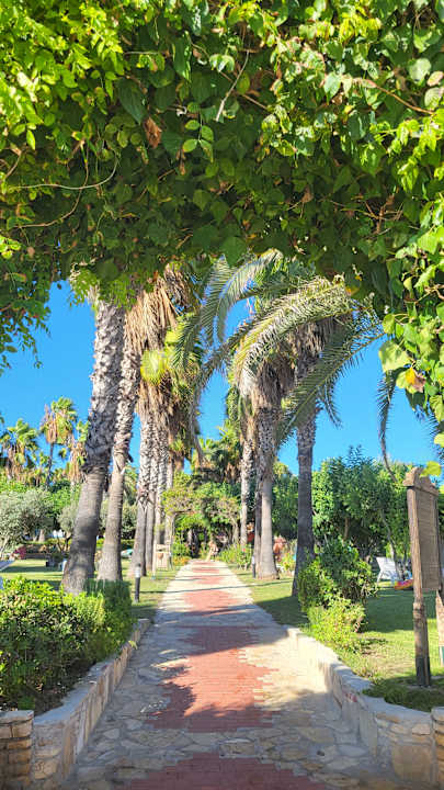 Strand Hotel Defne Garden