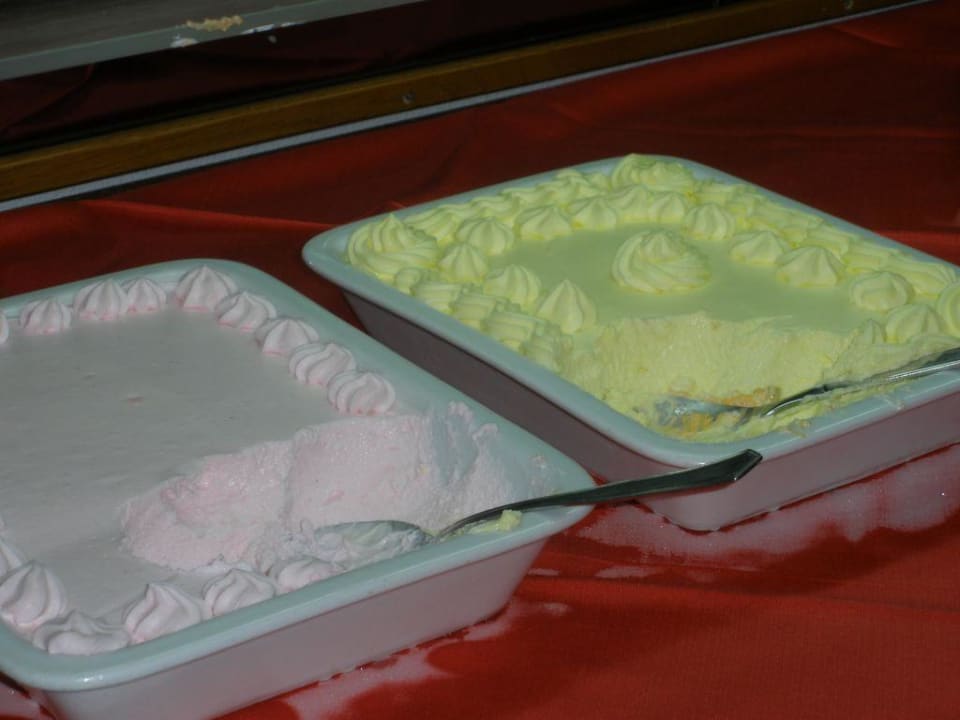 ein Teil des Dessertbuffets R2 Veronica Beach Hotel
