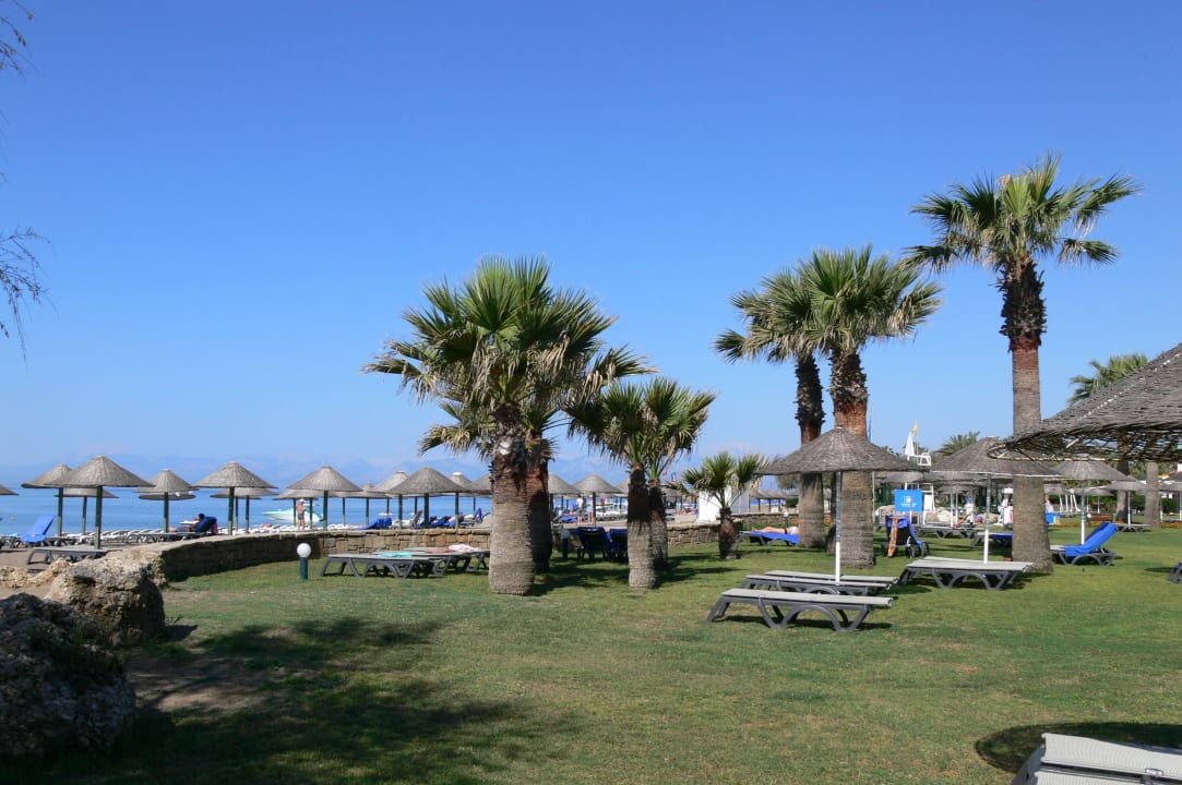 Widok na hotelową plażę Crystal Tat Beach
