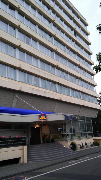 Eingang Leoso Hotel Leverkusen