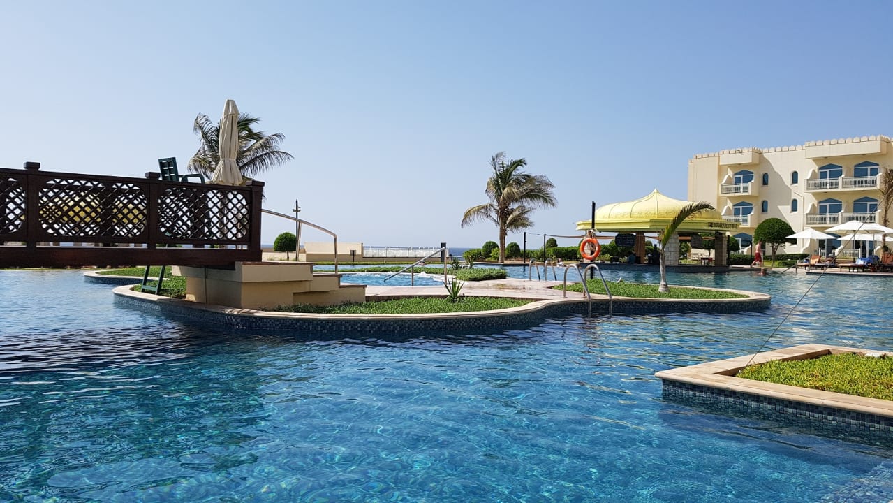 Pool Wyndham Garden Salalah Mirbat