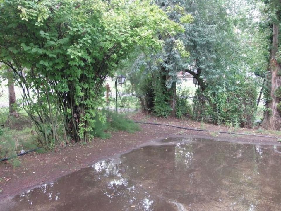 Parkplatz unter Wasser Hotel Kiss Family