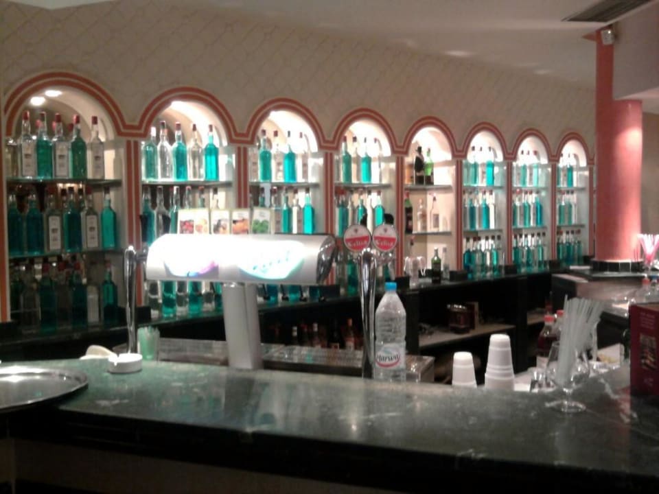 Le bar Royal Lido Resort & Spa