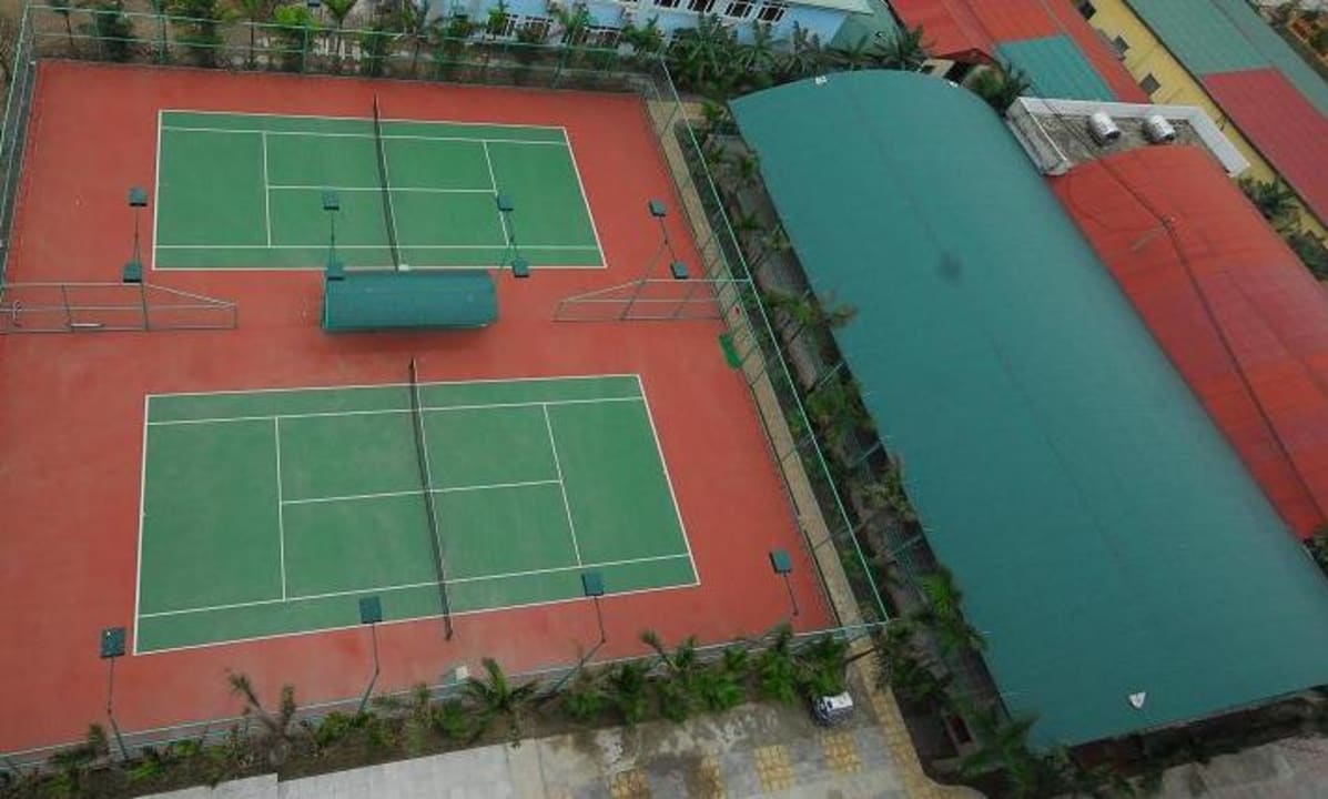 Tennis courts Hotel Hoang Son Peace